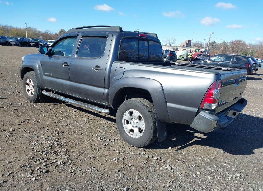 Photo 3 of 2014 Toyota Tacoma BASE V6 (VIN 3TMLU4ENXEM160047)
