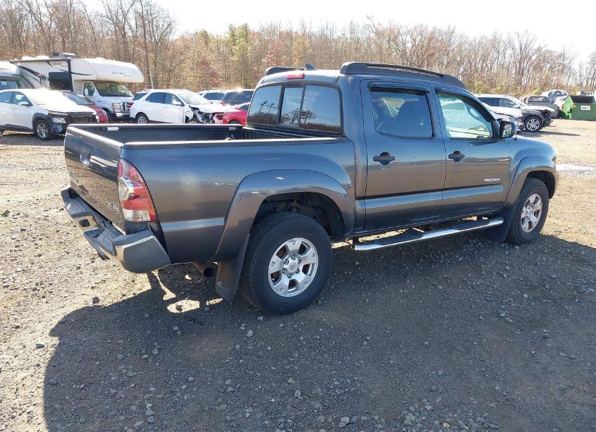 Photo 4 of 2014 Toyota Tacoma BASE V6 (VIN 3TMLU4ENXEM160047)