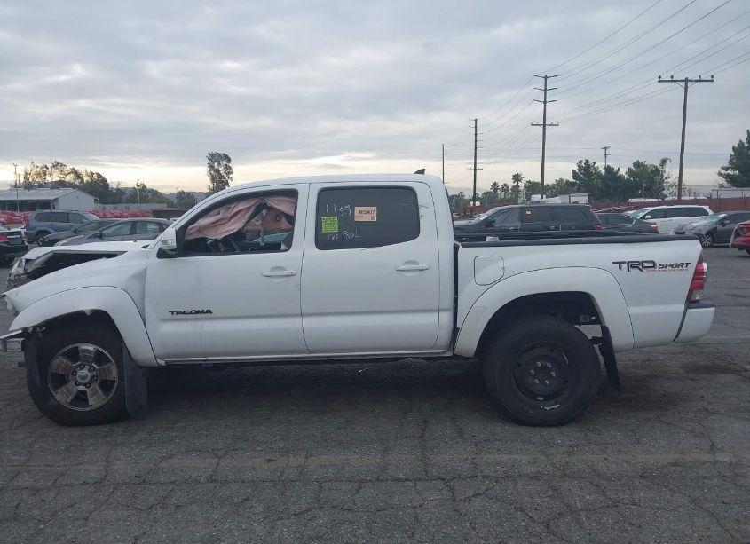 Photo 14 of 2015 Toyota Tacoma DOUBLE CAB/TRD PRO (VIN 3TMLU4ENXFM170742)