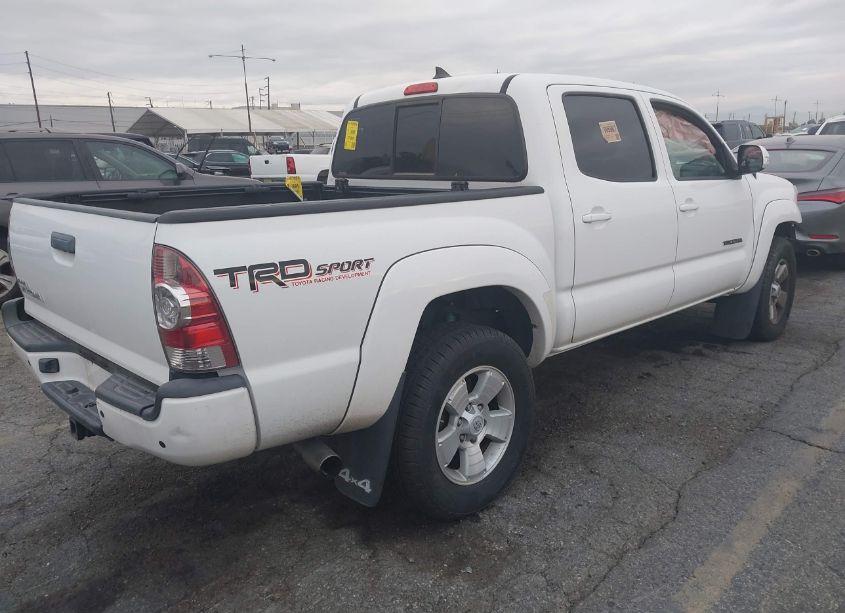 Photo 4 of 2015 Toyota Tacoma DOUBLE CAB/TRD PRO (VIN 3TMLU4ENXFM170742)
