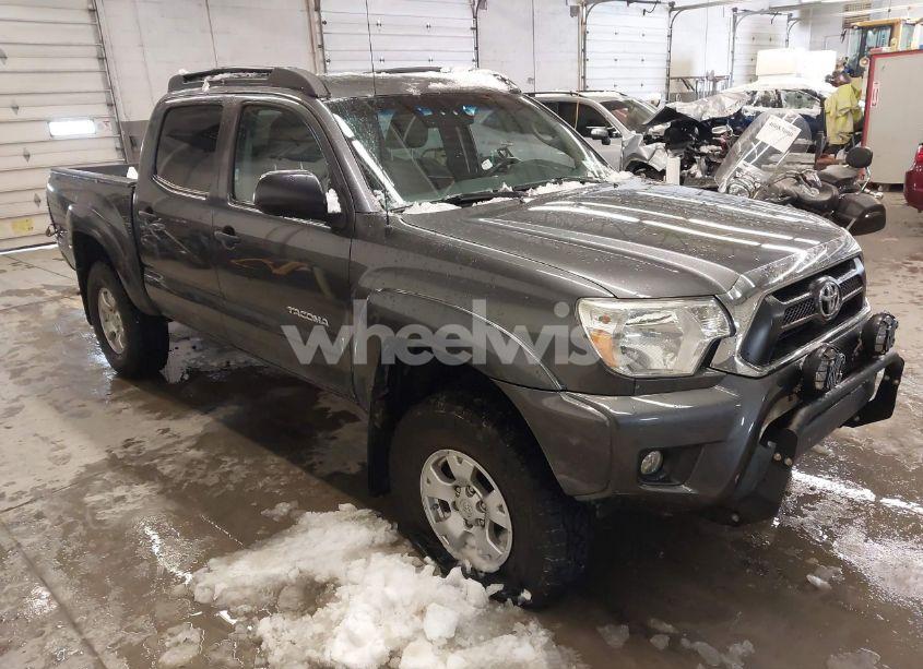 2015 Toyota Tacoma BASE V6 (VIN 3TMLU4ENXFM171728) main photo