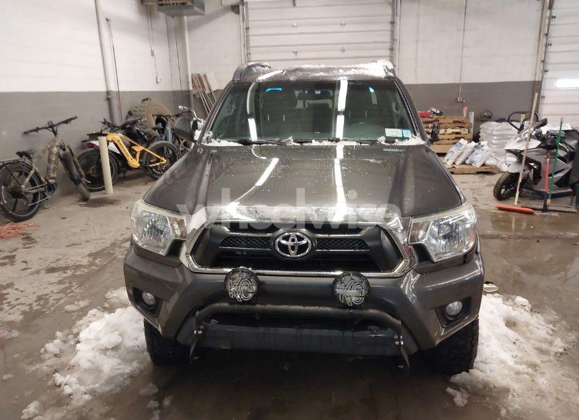 Photo 13 of 2015 Toyota Tacoma BASE V6 (VIN 3TMLU4ENXFM171728)