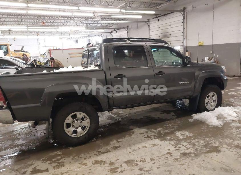 Photo 14 of 2015 Toyota Tacoma BASE V6 (VIN 3TMLU4ENXFM171728)