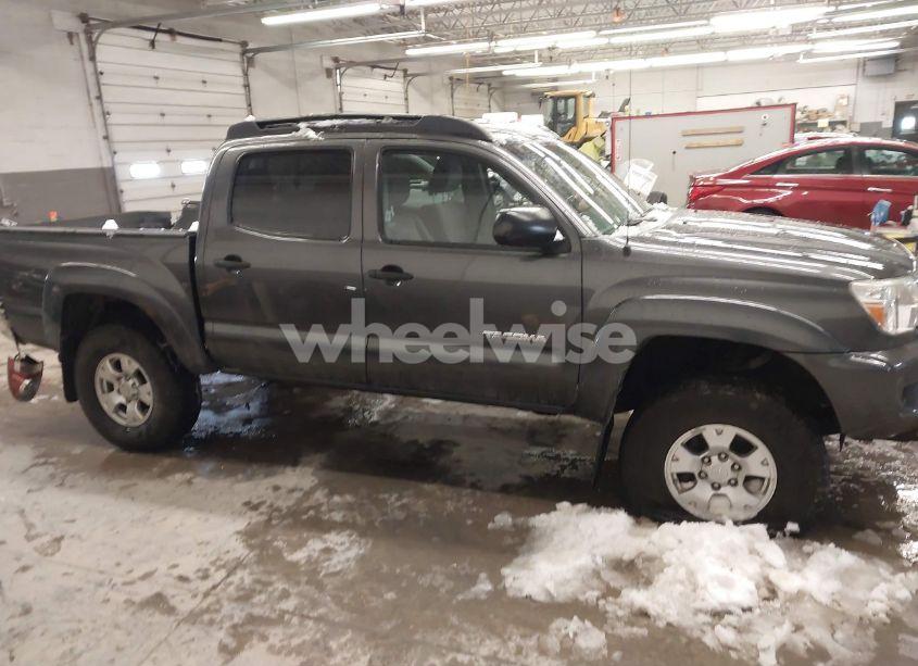Photo 15 of 2015 Toyota Tacoma BASE V6 (VIN 3TMLU4ENXFM171728)