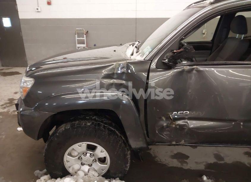 Photo 19 of 2015 Toyota Tacoma BASE V6 (VIN 3TMLU4ENXFM171728)