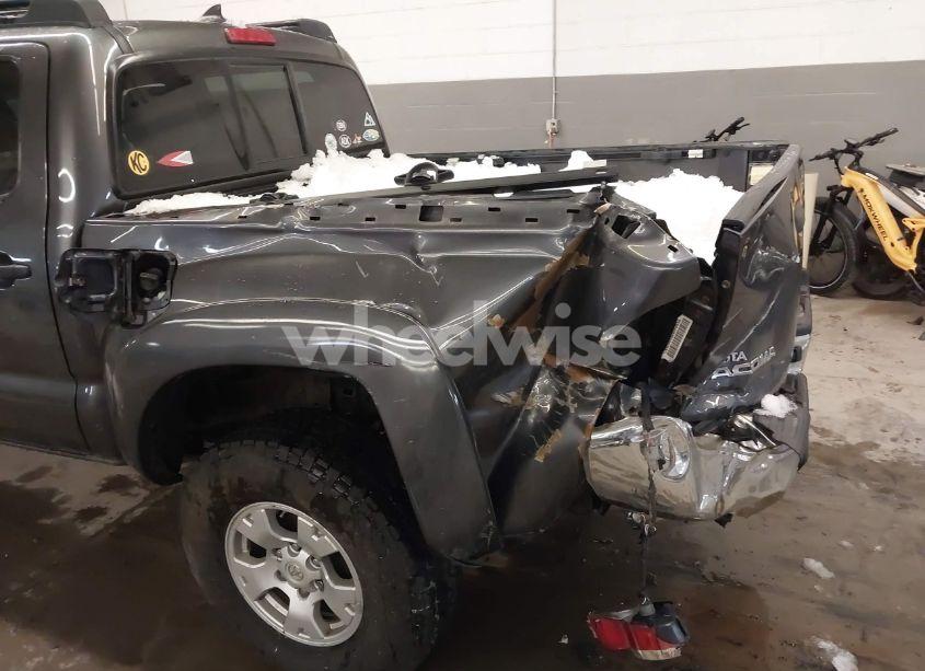 Photo 20 of 2015 Toyota Tacoma BASE V6 (VIN 3TMLU4ENXFM171728)