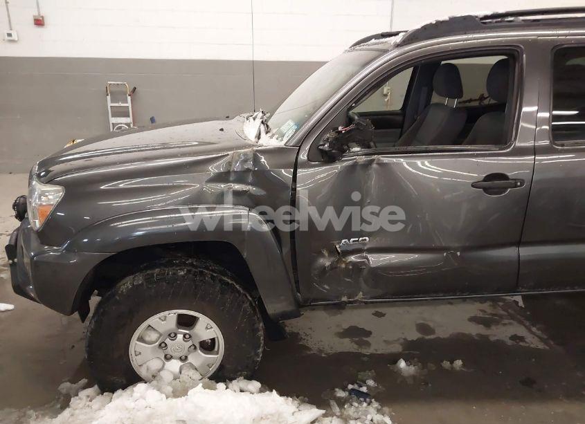 Photo 6 of 2015 Toyota Tacoma BASE V6 (VIN 3TMLU4ENXFM171728)