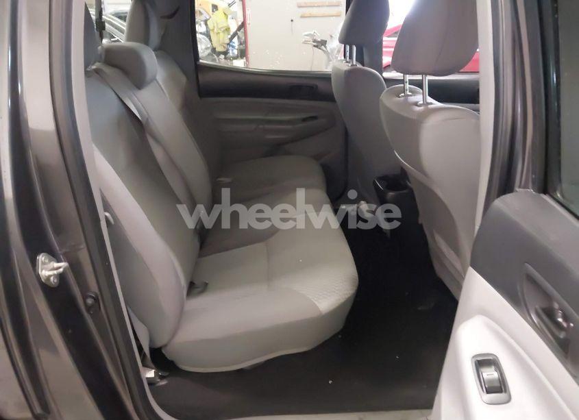 Photo 8 of 2015 Toyota Tacoma BASE V6 (VIN 3TMLU4ENXFM171728)