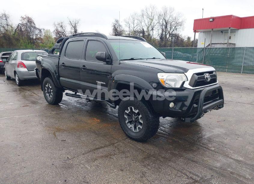 2015 Toyota Tacoma BASE V6 (VIN 3TMLU4ENXFM185371) main photo