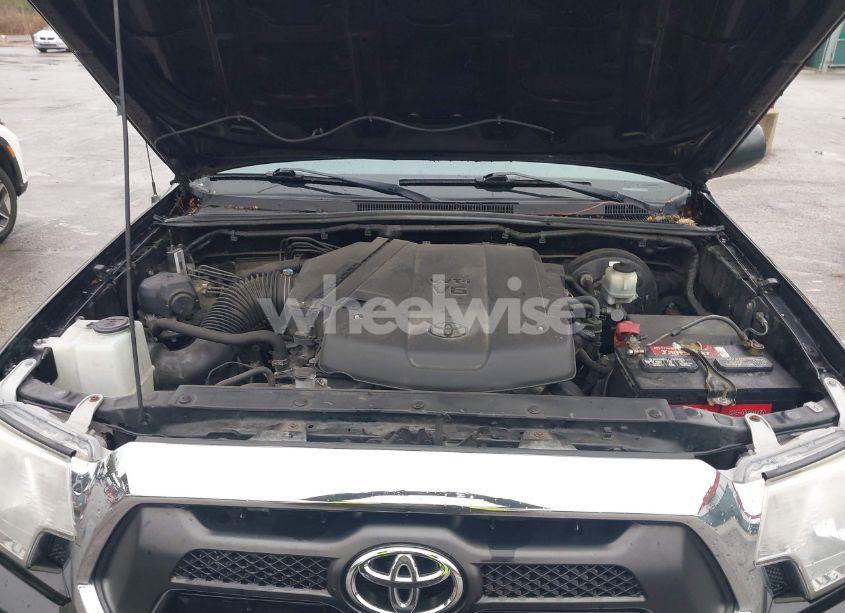 Photo 10 of 2015 Toyota Tacoma BASE V6 (VIN 3TMLU4ENXFM185371)