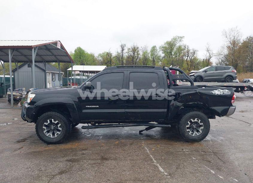 Photo 14 of 2015 Toyota Tacoma BASE V6 (VIN 3TMLU4ENXFM185371)