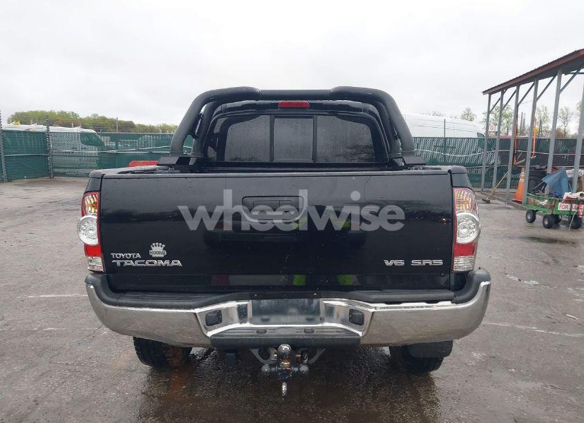 Photo 16 of 2015 Toyota Tacoma BASE V6 (VIN 3TMLU4ENXFM185371)