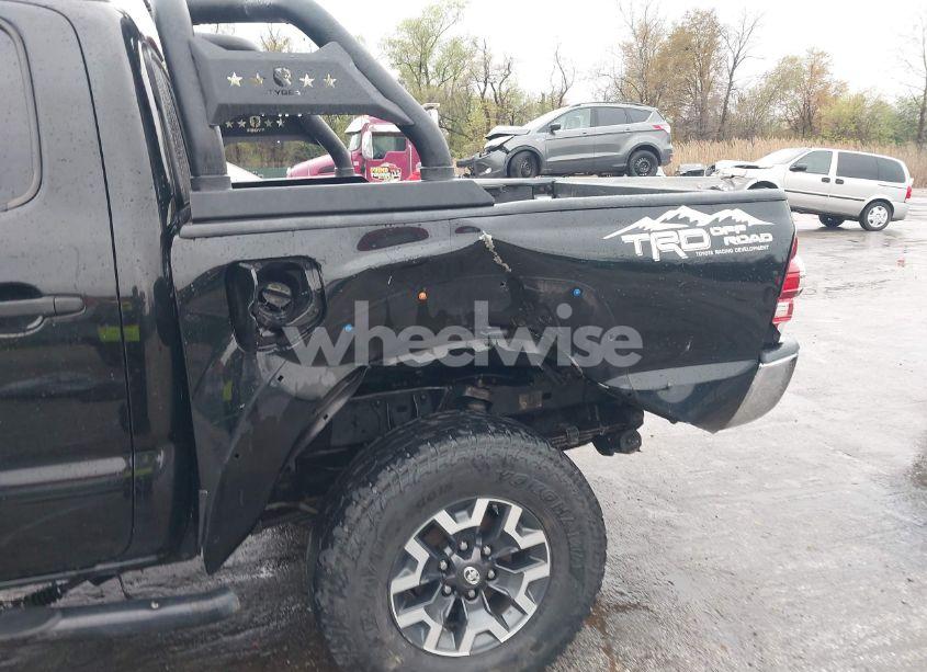 Photo 19 of 2015 Toyota Tacoma BASE V6 (VIN 3TMLU4ENXFM185371)