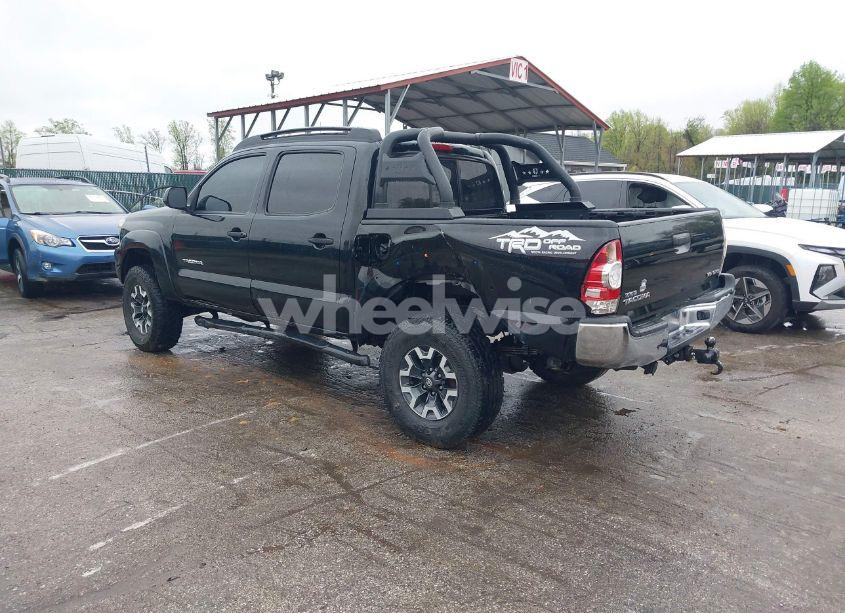 Photo 3 of 2015 Toyota Tacoma BASE V6 (VIN 3TMLU4ENXFM185371)