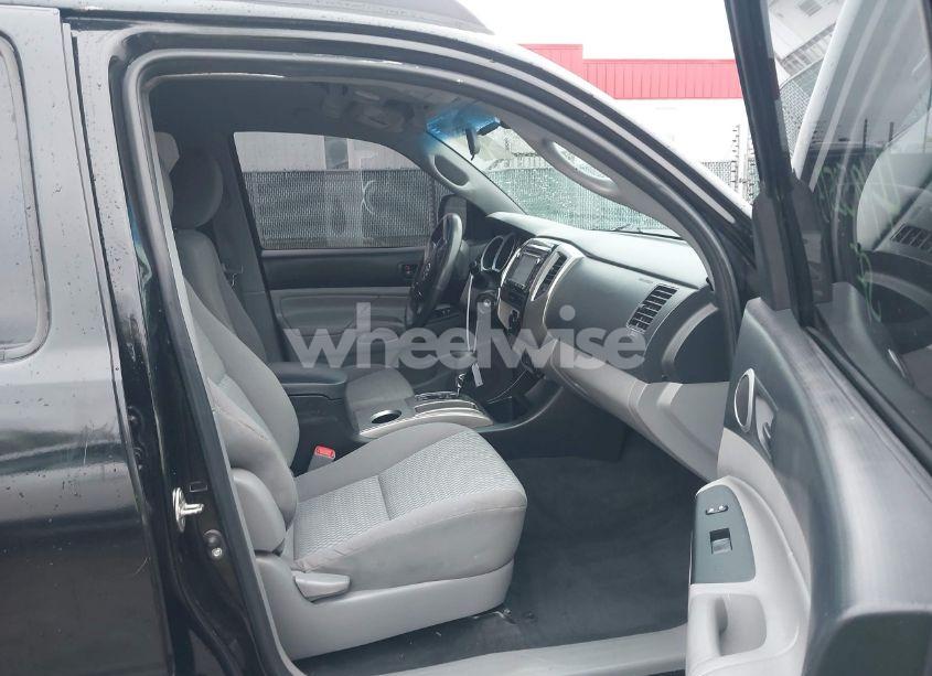 Photo 5 of 2015 Toyota Tacoma BASE V6 (VIN 3TMLU4ENXFM185371)