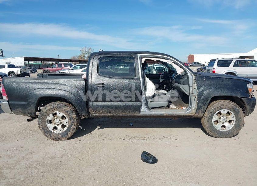 Photo 13 of 2015 Toyota Tacoma DOUBLE CAB/TRD PRO (VIN 3TMLU4ENXFM206669)