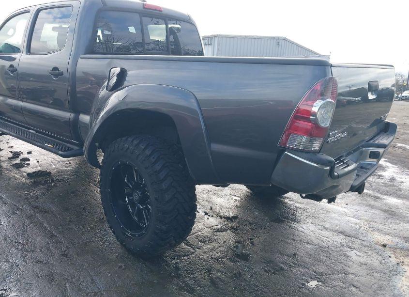 Photo 6 of 2014 Toyota Tacoma BASE V6 (VIN 3TMMU4FN1EM067050)