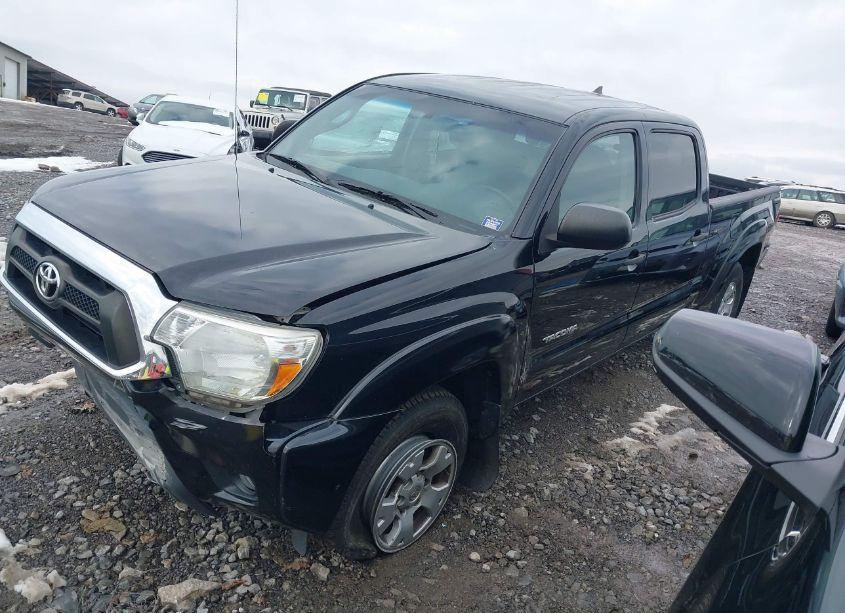 Photo 2 of 2014 Toyota Tacoma BASE V6 (VIN 3TMMU4FN1EM072572)