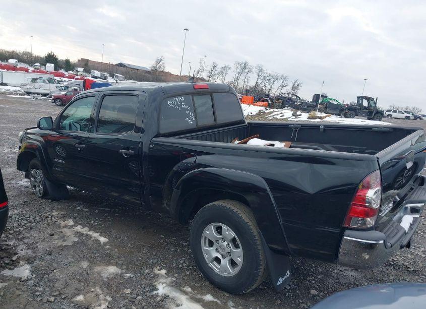Photo 3 of 2014 Toyota Tacoma BASE V6 (VIN 3TMMU4FN1EM072572)
