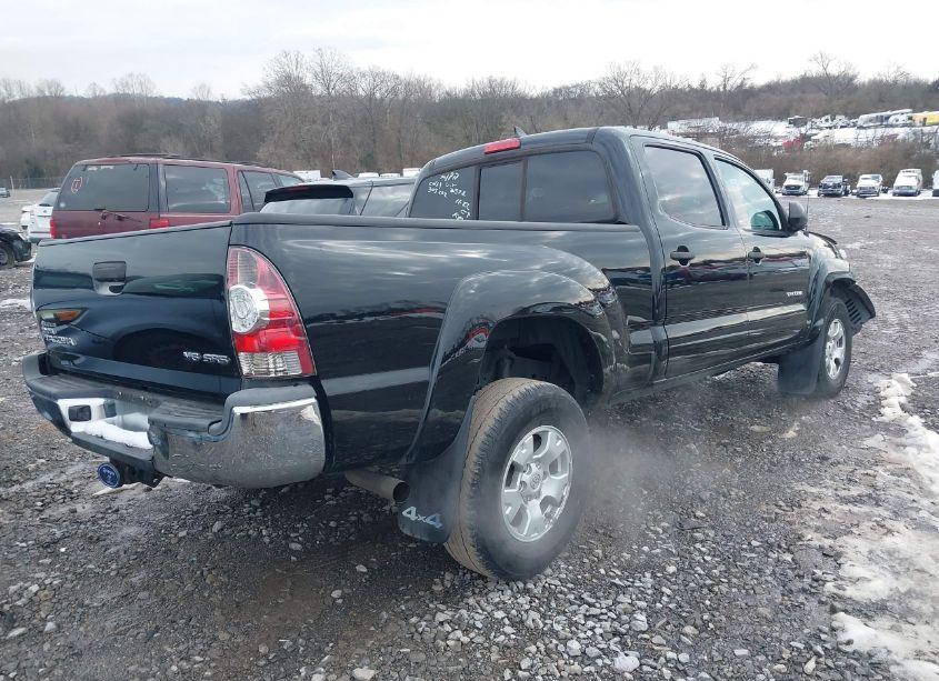 Photo 4 of 2014 Toyota Tacoma BASE V6 (VIN 3TMMU4FN1EM072572)