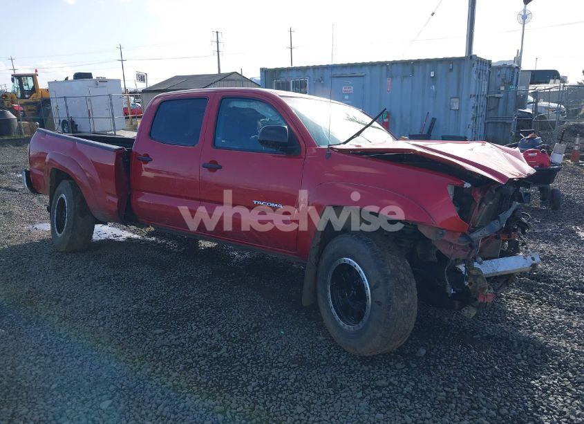 2015 Toyota Tacoma BASE V6 (VIN 3TMMU4FN1FM077045) main photo