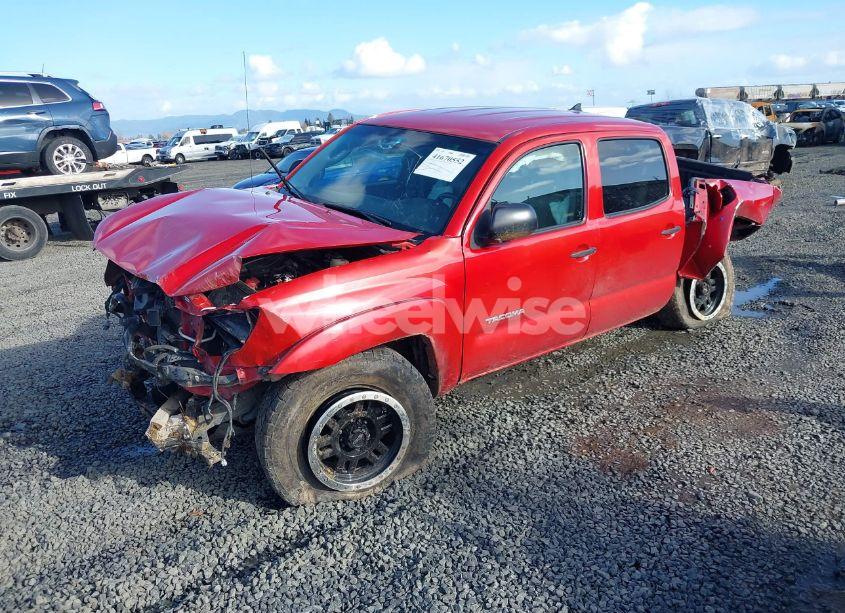Photo 2 of 2015 Toyota Tacoma BASE V6 (VIN 3TMMU4FN1FM077045)