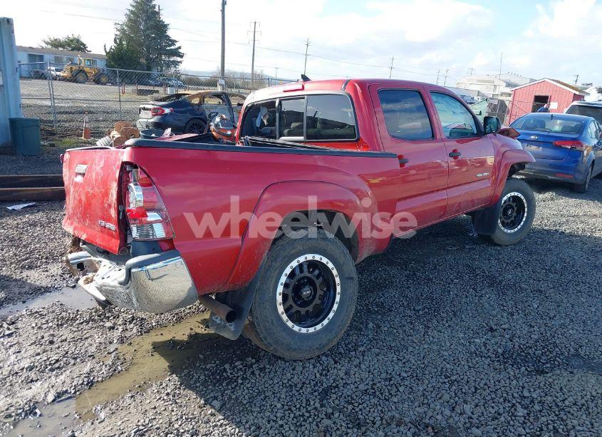 Photo 4 of 2015 Toyota Tacoma BASE V6 (VIN 3TMMU4FN1FM077045)