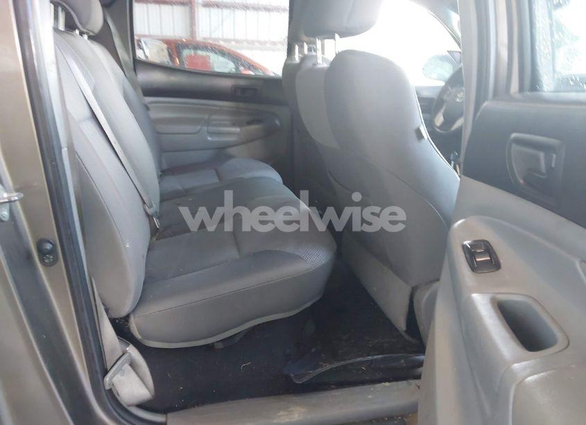 Photo 8 of 2014 Toyota Tacoma BASE V6 (VIN 3TMMU4FN4EM072128)