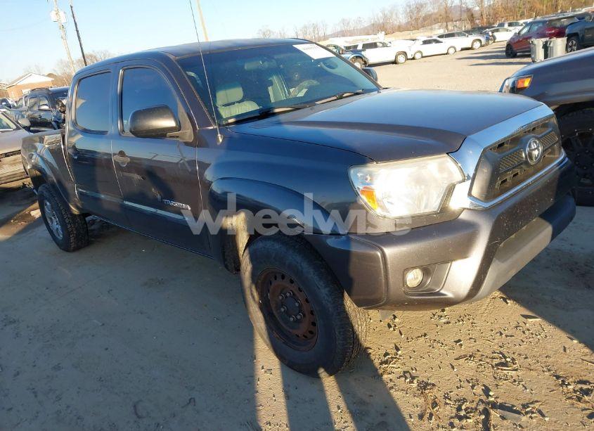 2015 Toyota Tacoma BASE V6 (VIN 3TMMU4FN5FM077680) main photo