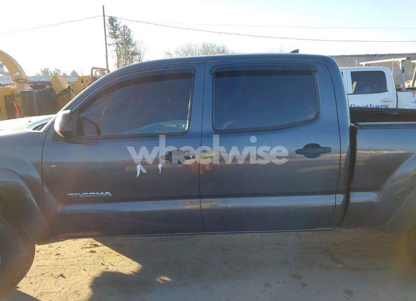 Photo 14 of 2015 Toyota Tacoma BASE V6 (VIN 3TMMU4FN5FM077680)