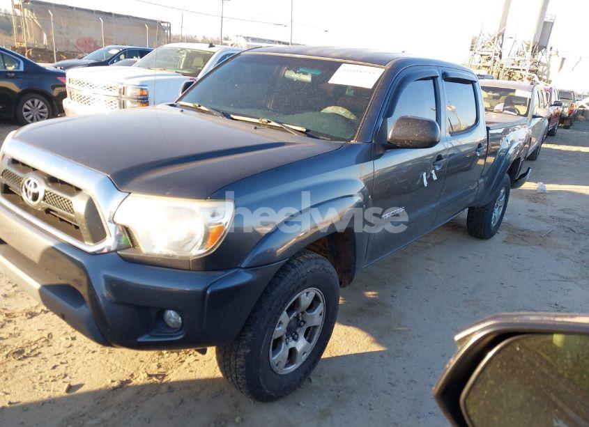 Photo 2 of 2015 Toyota Tacoma BASE V6 (VIN 3TMMU4FN5FM077680)