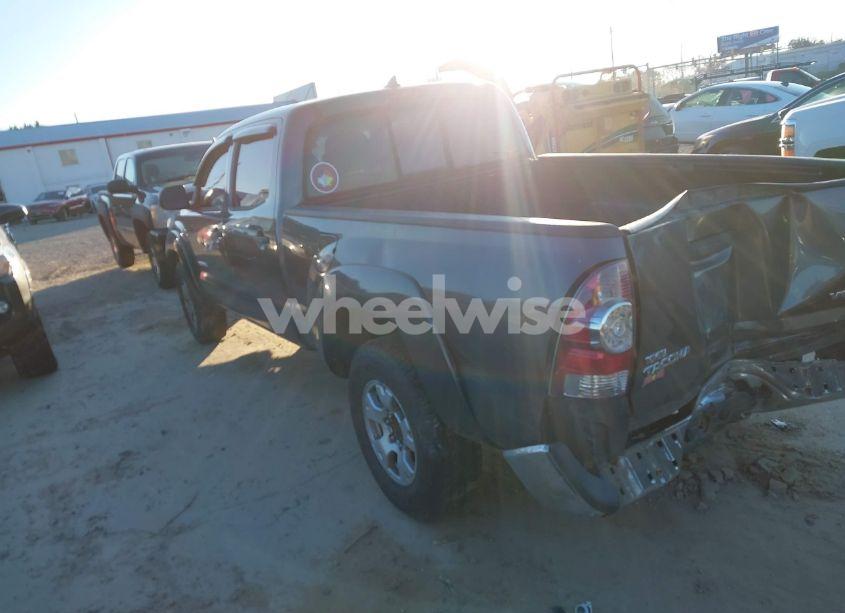 Photo 3 of 2015 Toyota Tacoma BASE V6 (VIN 3TMMU4FN5FM077680)