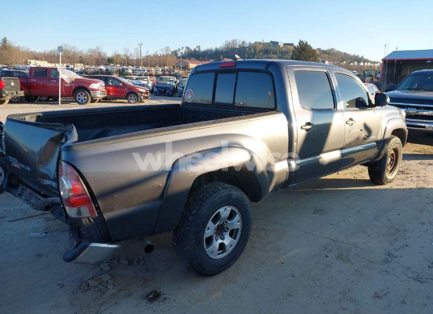 Photo 4 of 2015 Toyota Tacoma BASE V6 (VIN 3TMMU4FN5FM077680)