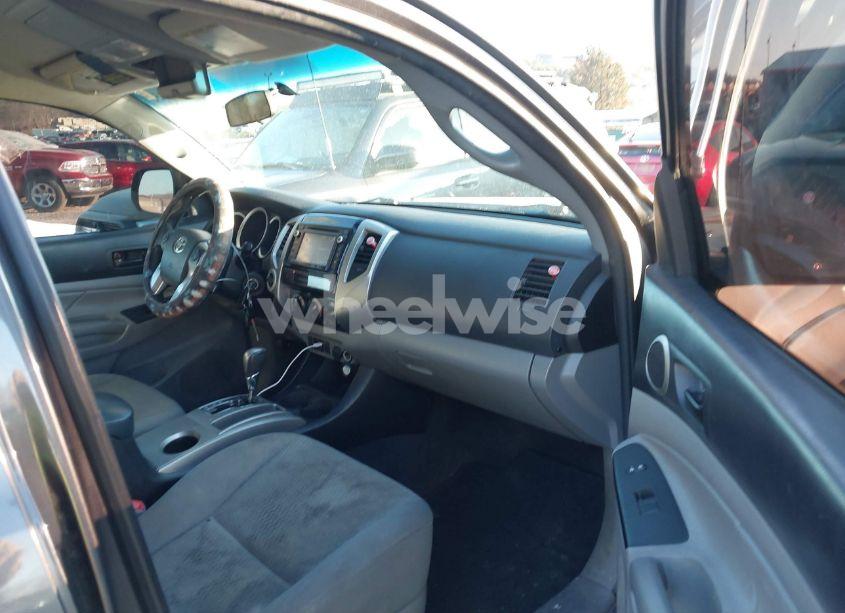 Photo 5 of 2015 Toyota Tacoma BASE V6 (VIN 3TMMU4FN5FM077680)