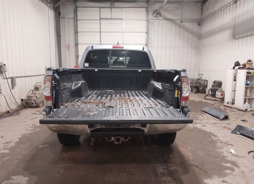 Photo 17 of 2015 Toyota Tacoma BASE V6 (VIN 3TMMU4FN5FM078263)