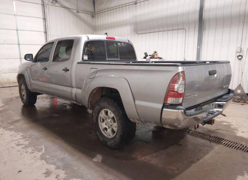 Photo 3 of 2015 Toyota Tacoma BASE V6 (VIN 3TMMU4FN5FM078263)