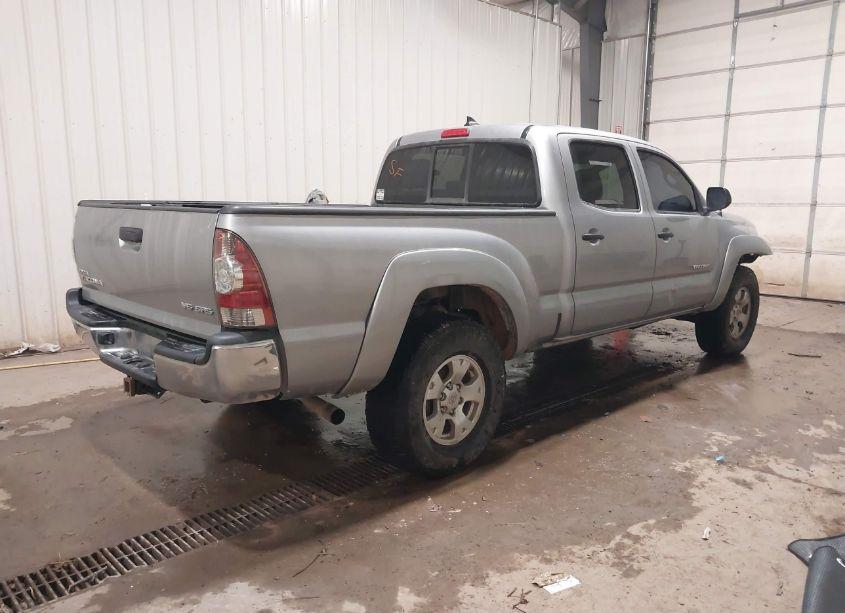 Photo 4 of 2015 Toyota Tacoma BASE V6 (VIN 3TMMU4FN5FM078263)