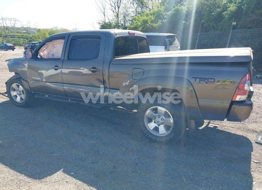 Photo 3 of 2015 Toyota Tacoma BASE V6 (VIN 3TMMU4FN5FM082376)