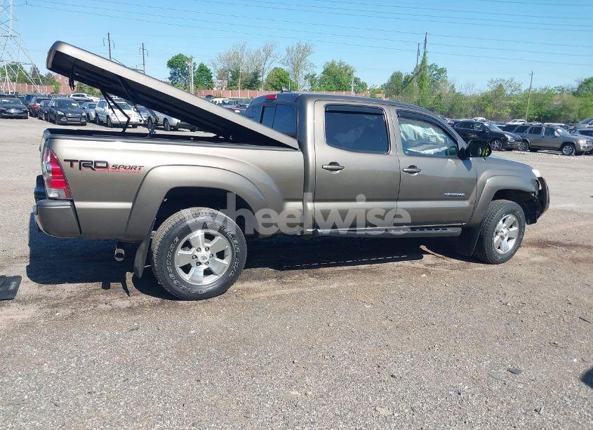 Photo 4 of 2015 Toyota Tacoma BASE V6 (VIN 3TMMU4FN5FM082376)