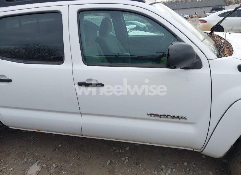 Photo 13 of 2011 Toyota Tacoma V6 (VIN 3TMMU4FN7BM032458)