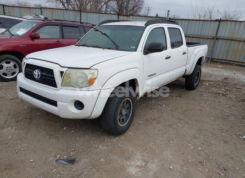 Photo 2 of 2011 Toyota Tacoma V6 (VIN 3TMMU4FN7BM032458)