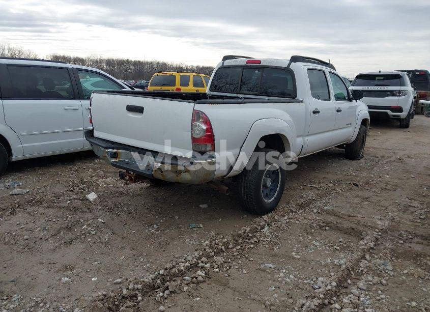 Photo 4 of 2011 Toyota Tacoma V6 (VIN 3TMMU4FN7BM032458)