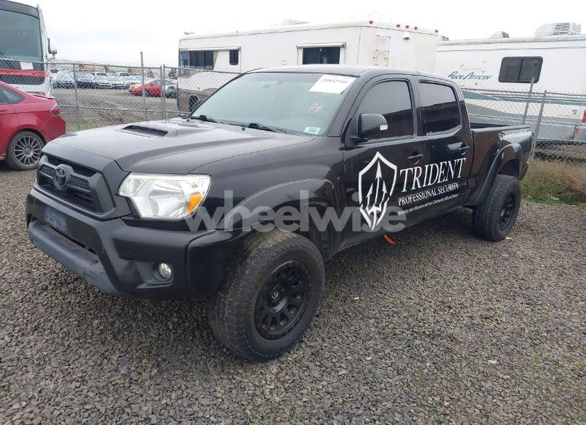 Photo 2 of 2015 Toyota Tacoma BASE V6 (VIN 3TMMU4FN7FM084436)