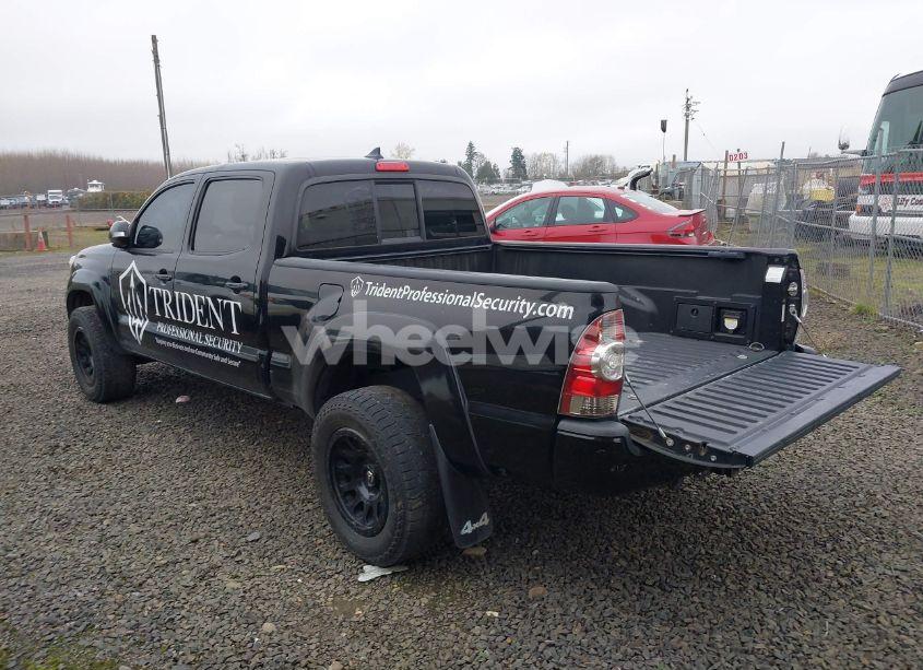 Photo 3 of 2015 Toyota Tacoma BASE V6 (VIN 3TMMU4FN7FM084436)