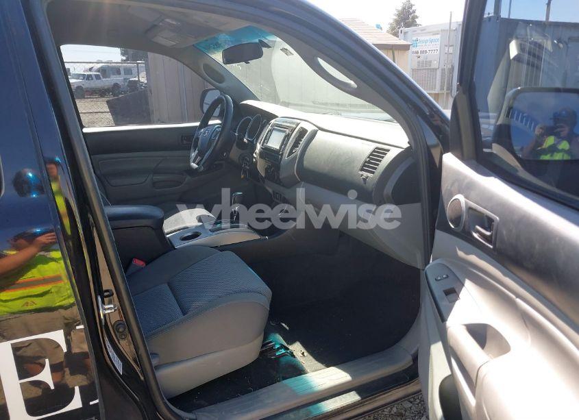 Photo 5 of 2015 Toyota Tacoma BASE V6 (VIN 3TMMU4FN7FM084436)