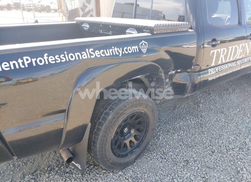 Photo 6 of 2015 Toyota Tacoma BASE V6 (VIN 3TMMU4FN7FM084436)