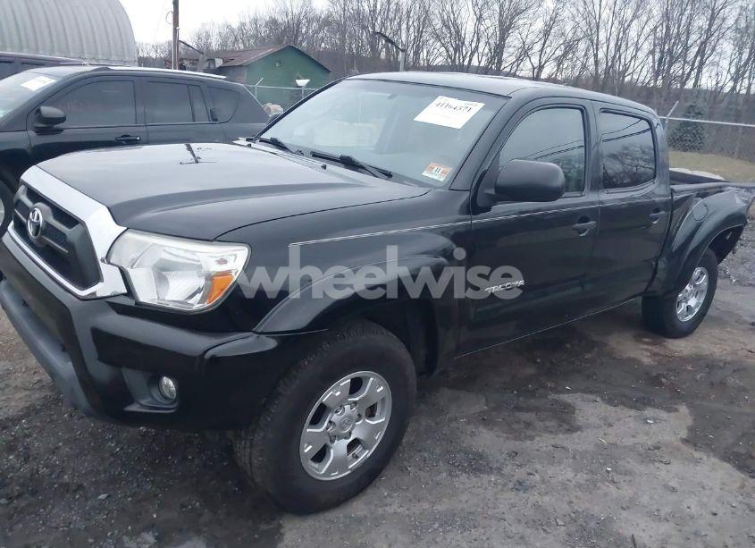 Photo 2 of 2015 Toyota Tacoma BASE V6 (VIN 3TMMU4FN8FM082842)