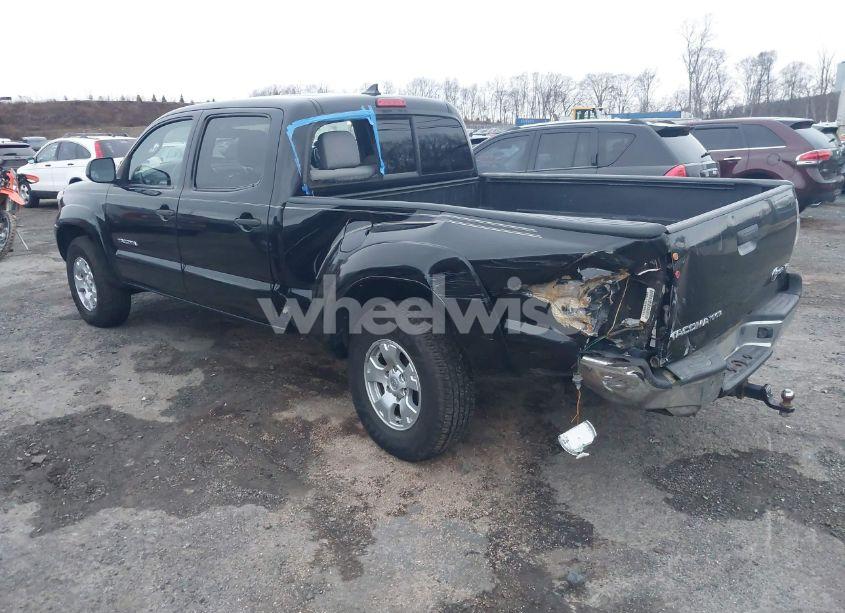 Photo 3 of 2015 Toyota Tacoma BASE V6 (VIN 3TMMU4FN8FM082842)