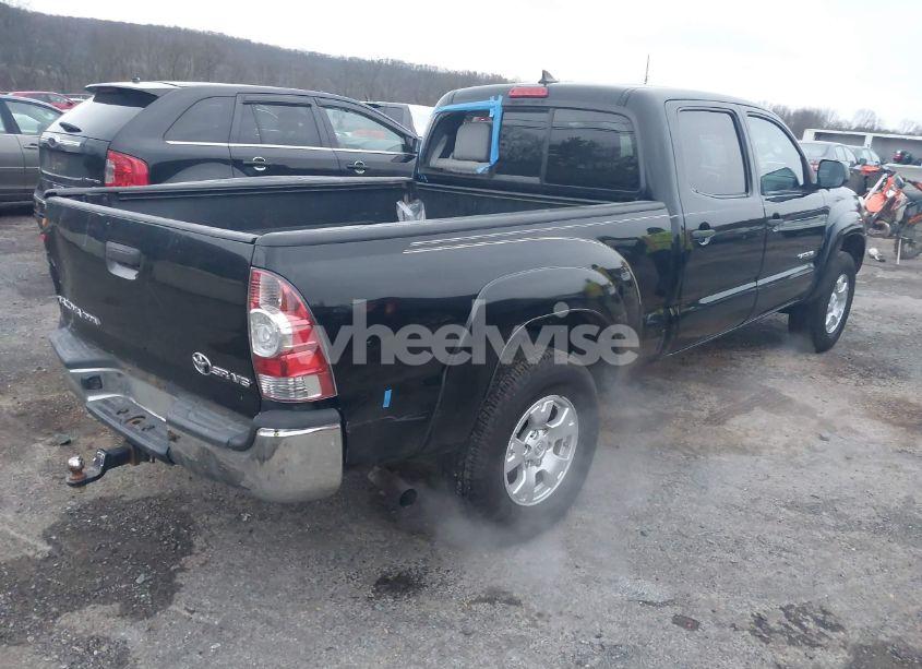 Photo 4 of 2015 Toyota Tacoma BASE V6 (VIN 3TMMU4FN8FM082842)
