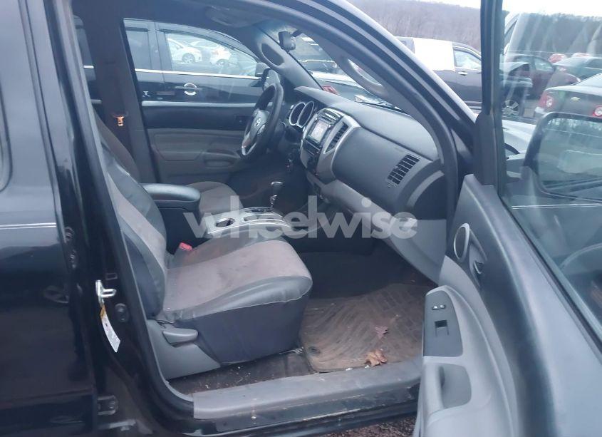 Photo 5 of 2015 Toyota Tacoma BASE V6 (VIN 3TMMU4FN8FM082842)